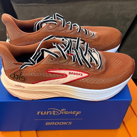 Brooks Shoes - Brooks Run Disney Chip and Dale Ghost wide